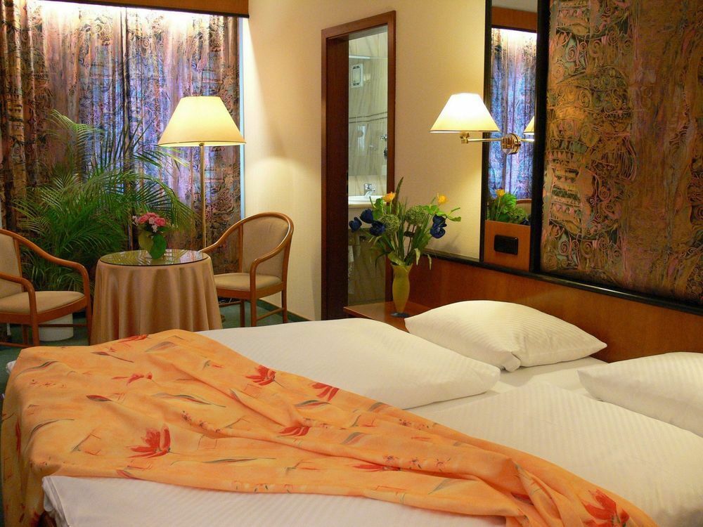 Akzent Hotel Loewen Langenargen Bagian luar foto